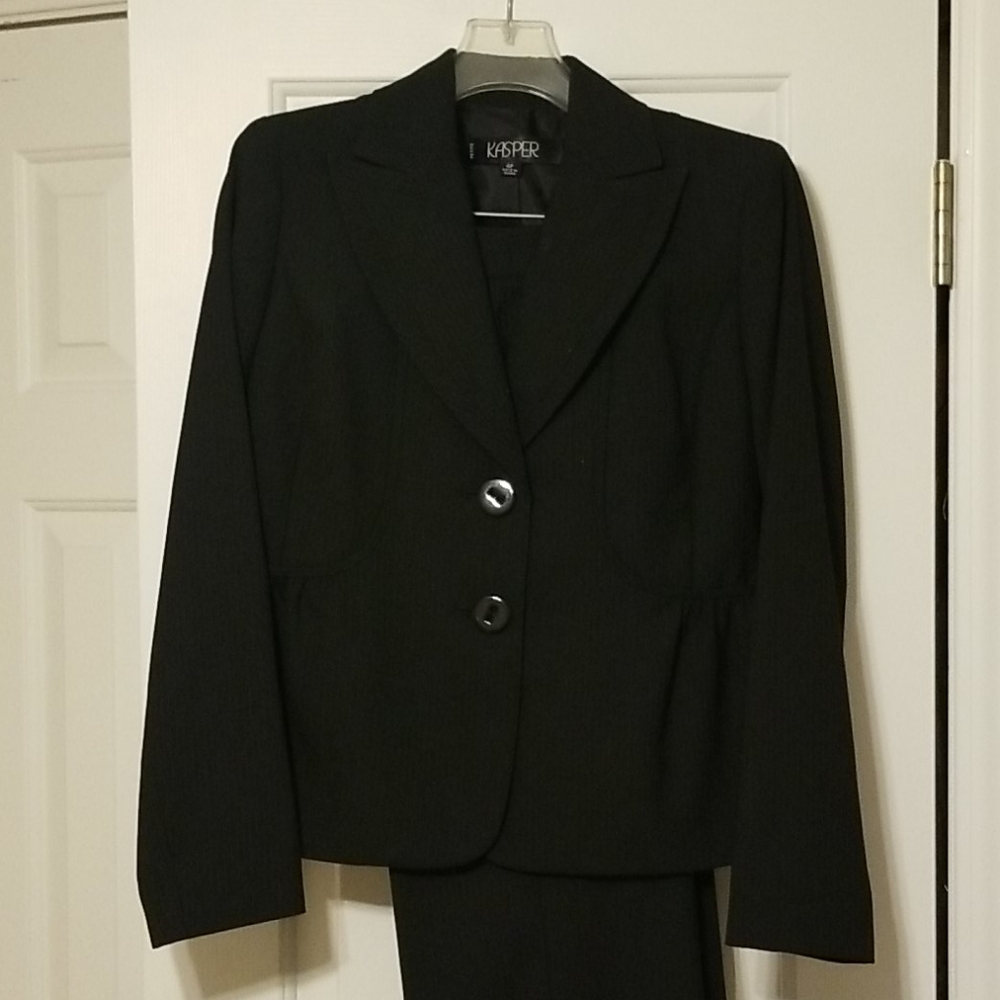 Kasper 2 piece suit